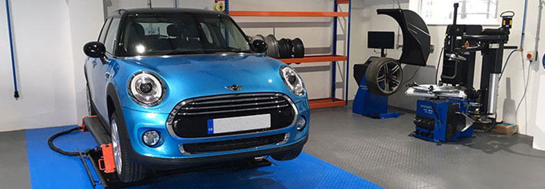 Industrial floor tiles for your car garage